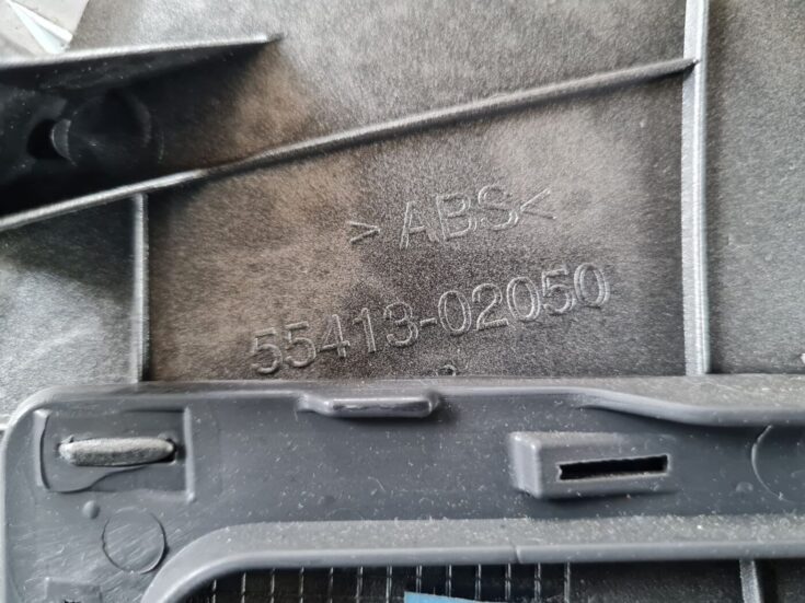 Centrālās konsoles (apdares) sānu panelis priekš TOYOTA AURIS 2007
