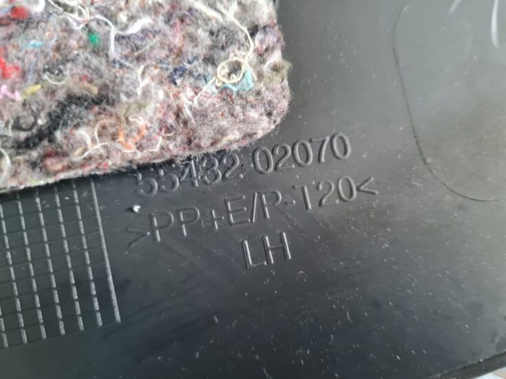 Centrālās konsoles (apdares) sānu panelis priekš TOYOTA AURIS 2007