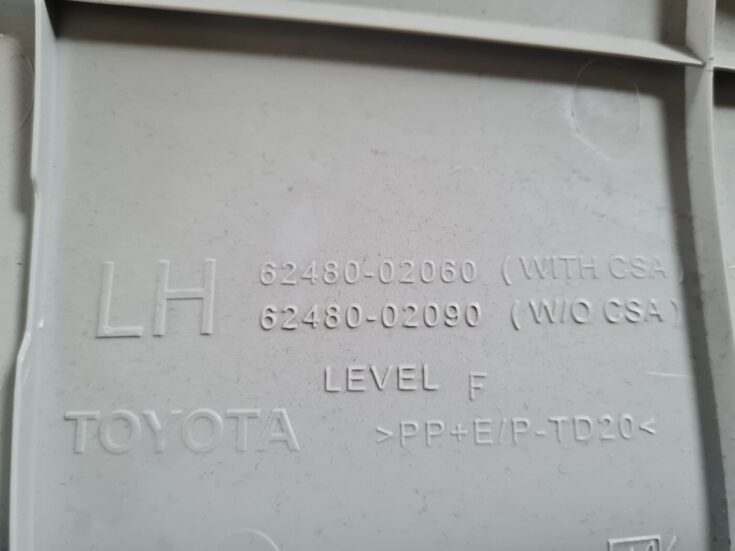 Aizmugurējas salona statnes apdare priekš TOYOTA AURIS 2007