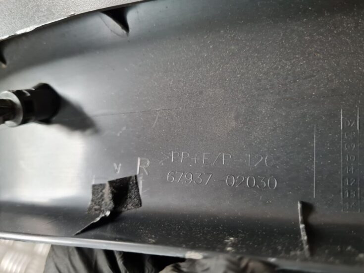 Bagāžnieka vāka apdare priekš TOYOTA AURIS 2007