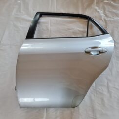 Aizmugurējās kreisās durvis priekš TOYOTA AURIS 2007