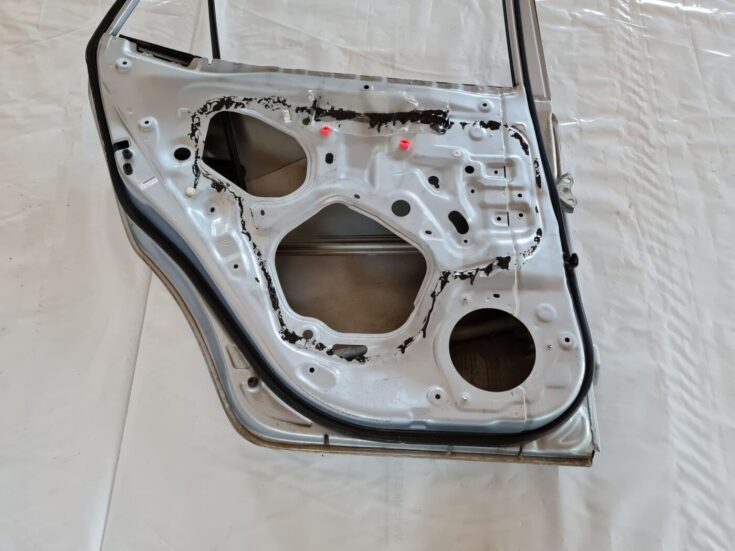 Aizmugurējās kreisās durvis priekš TOYOTA AURIS 2007