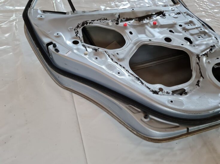 Aizmugurējās kreisās durvis priekš TOYOTA AURIS 2007