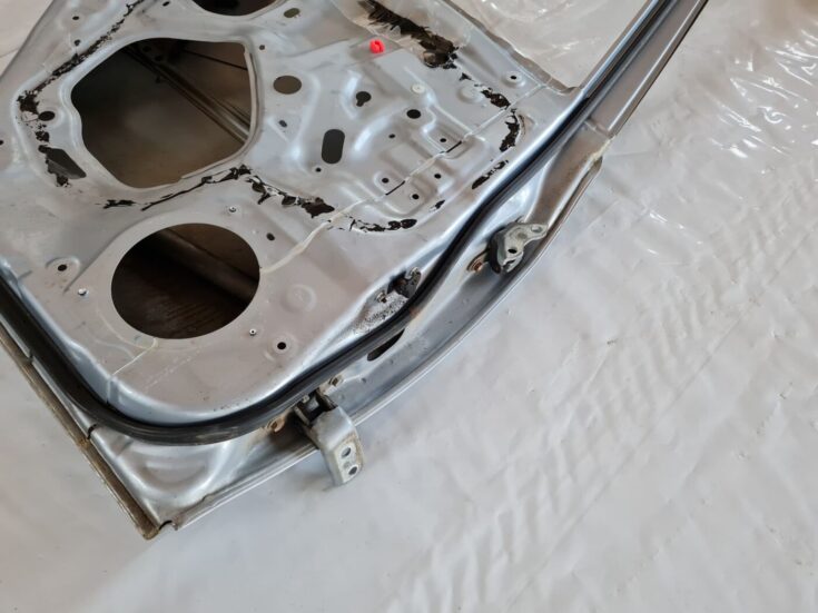 Aizmugurējās kreisās durvis priekš TOYOTA AURIS 2007