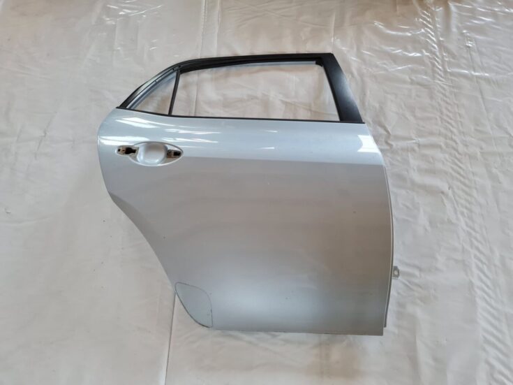 Aizmugurējās labās durvis priekš TOYOTA AURIS 2007