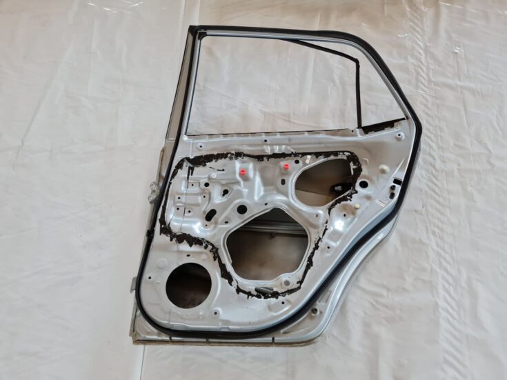 Aizmugurējās labās durvis priekš TOYOTA AURIS 2007