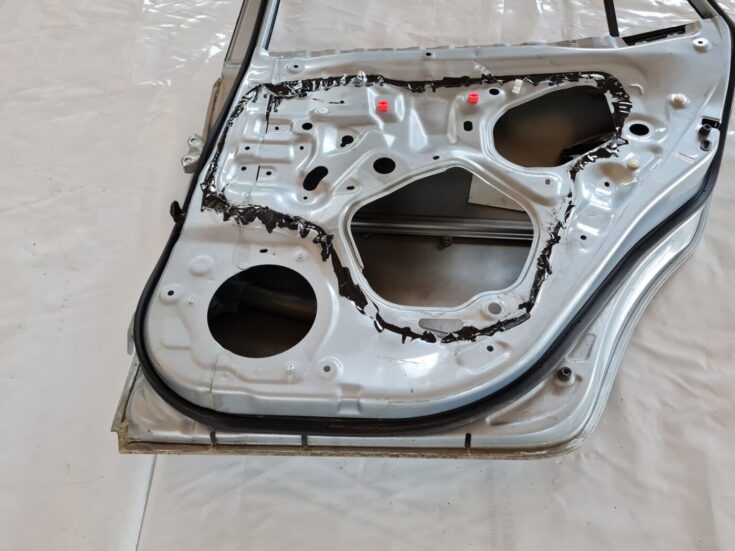 Aizmugurējās labās durvis priekš TOYOTA AURIS 2007