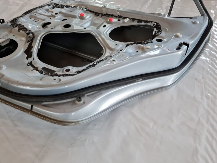 Aizmugurējās labās durvis priekš TOYOTA AURIS 2007