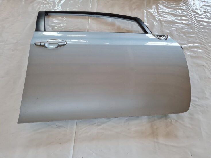 Priekšējās labās durvis priekš TOYOTA AURIS 2007