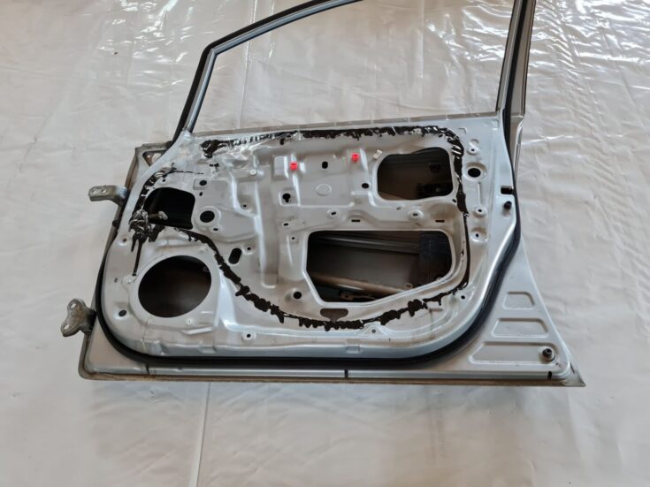 Priekšējās labās durvis priekš TOYOTA AURIS 2007