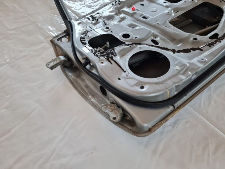 Priekšējās labās durvis priekš TOYOTA AURIS 2007