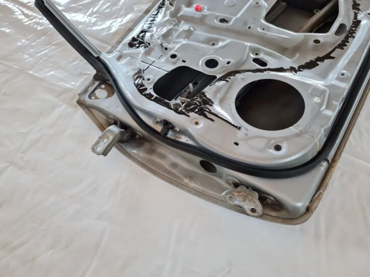 Priekšējās labās durvis priekš TOYOTA AURIS 2007