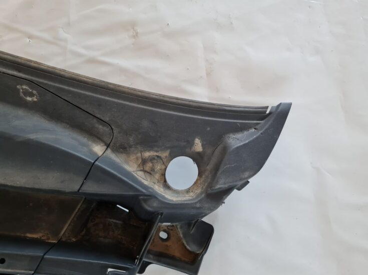 Vējstikla uzlikas (deflektora) režģis priekš TOYOTA AURIS 2007