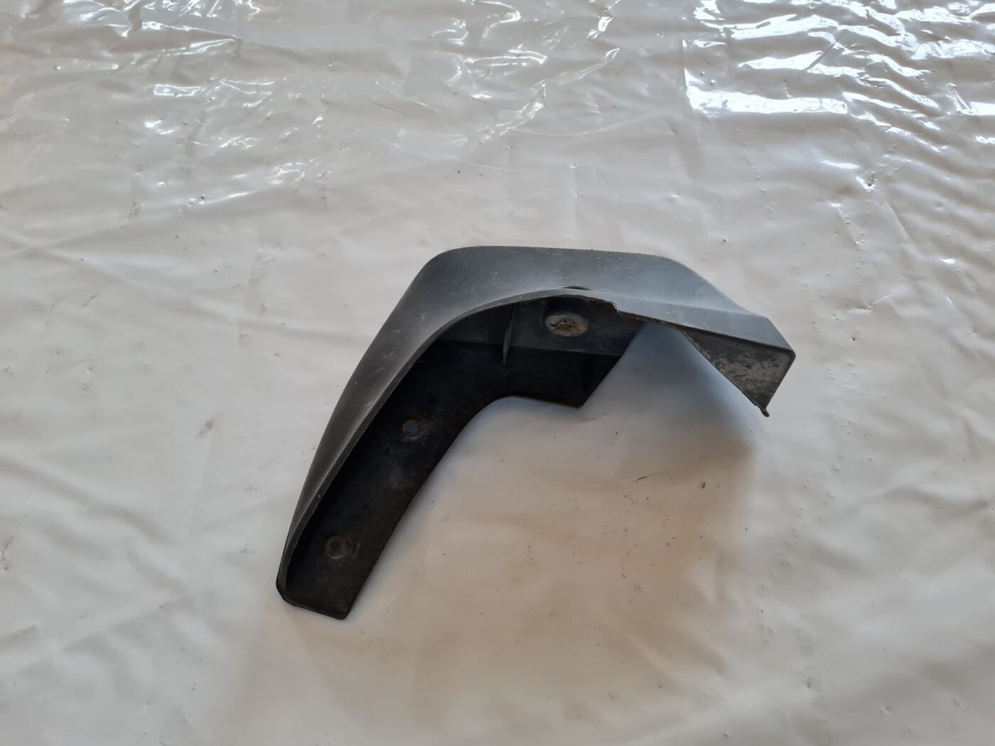 Aizmugurējais labais dubļusargs priekš TOYOTA AURIS 2007 4 Aizmugurējais labais dubļusargs priekš TOYOTA AURIS 2007