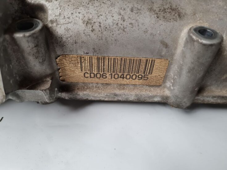 Vārstu vāks priekš VW GOLF 5 2004