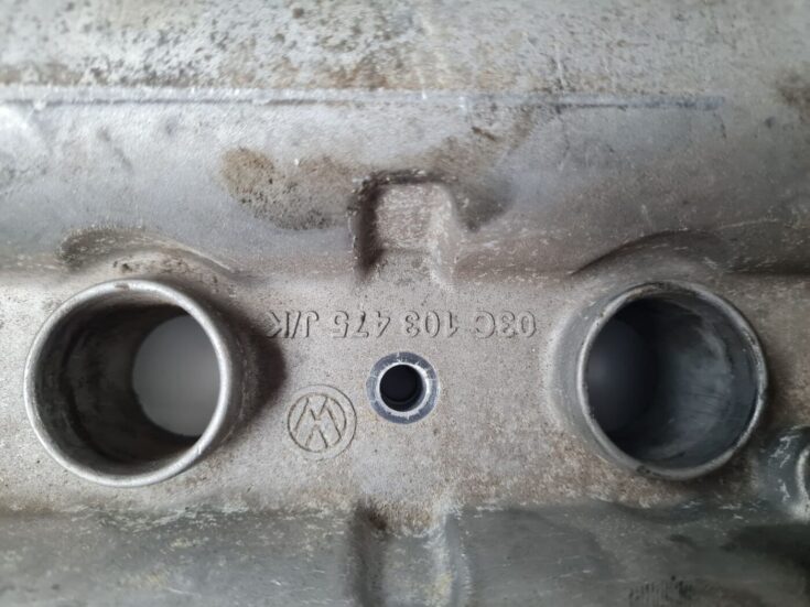 Vārstu vāks priekš VW GOLF 5 2004
