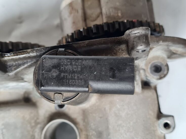 Vārstu vāks priekš VW GOLF 5 2004