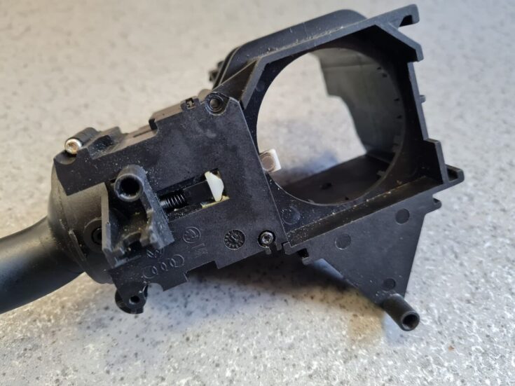 Pagrieziena rādītāju slēdzis priekš AUDI A4 2001