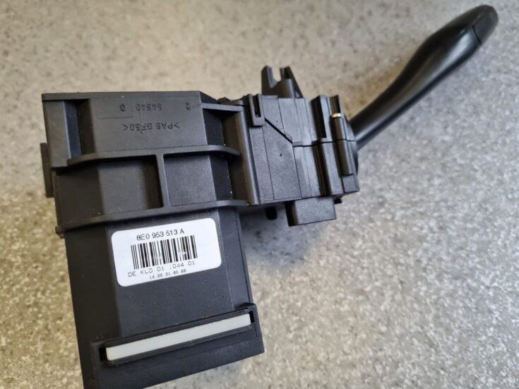 Pagrieziena rādītāju slēdzis priekš AUDI A4 2001