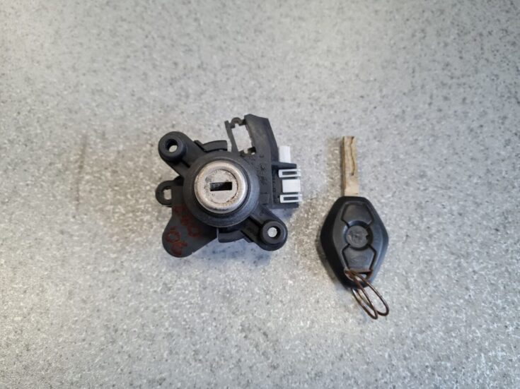 Bagāžnieka vāka slēdzene priekš BMW 525 E60 2006 BLACK