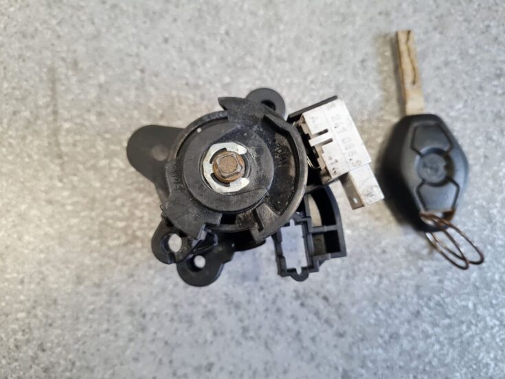 Bagāžnieka vāka slēdzene priekš BMW 525 E60 2006 BLACK