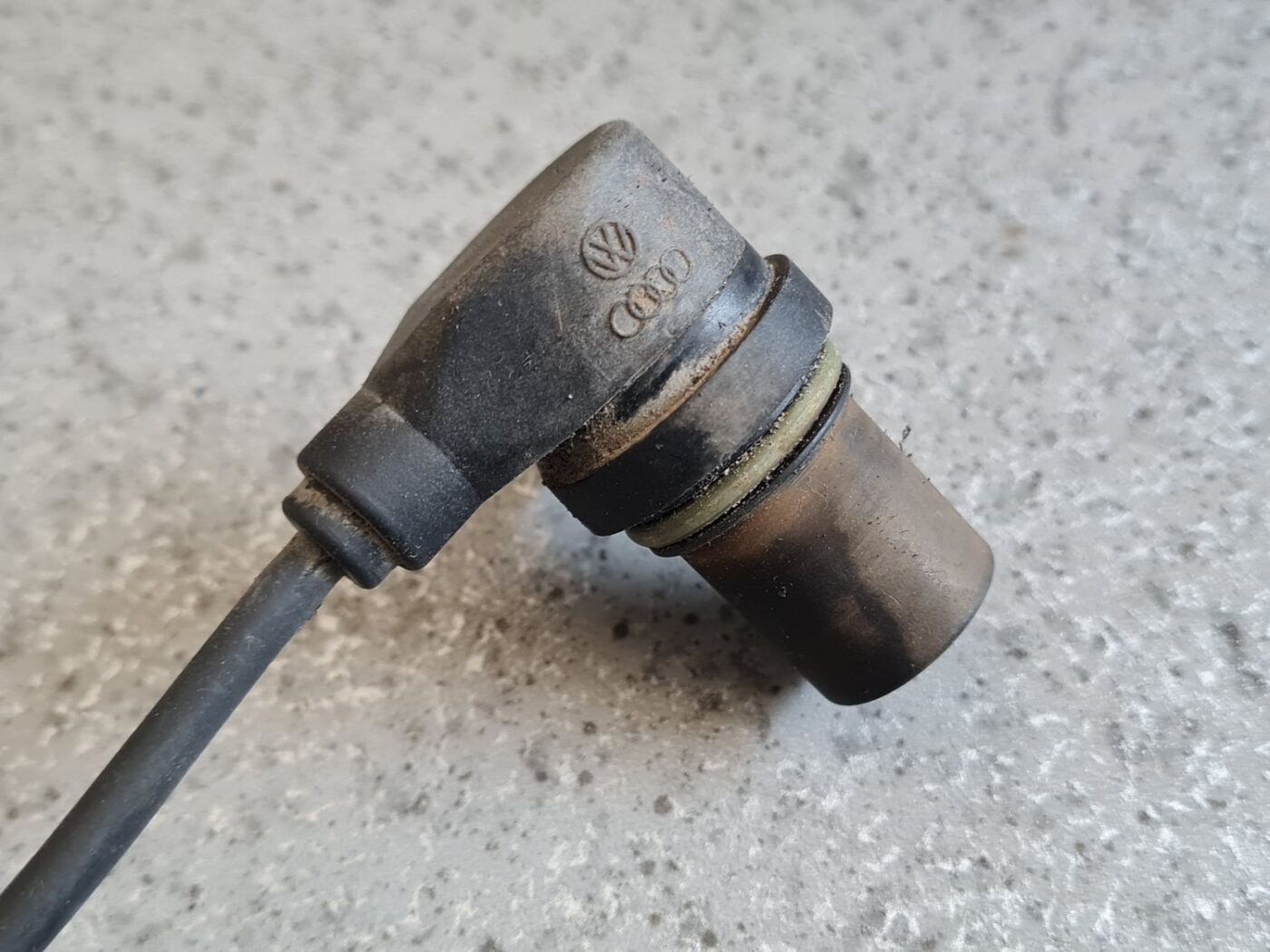 Kloķvārpstas devējs priekš VW GOLF 5 2006 2 Kloķvārpstas devējs priekš VW GOLF 5 2006