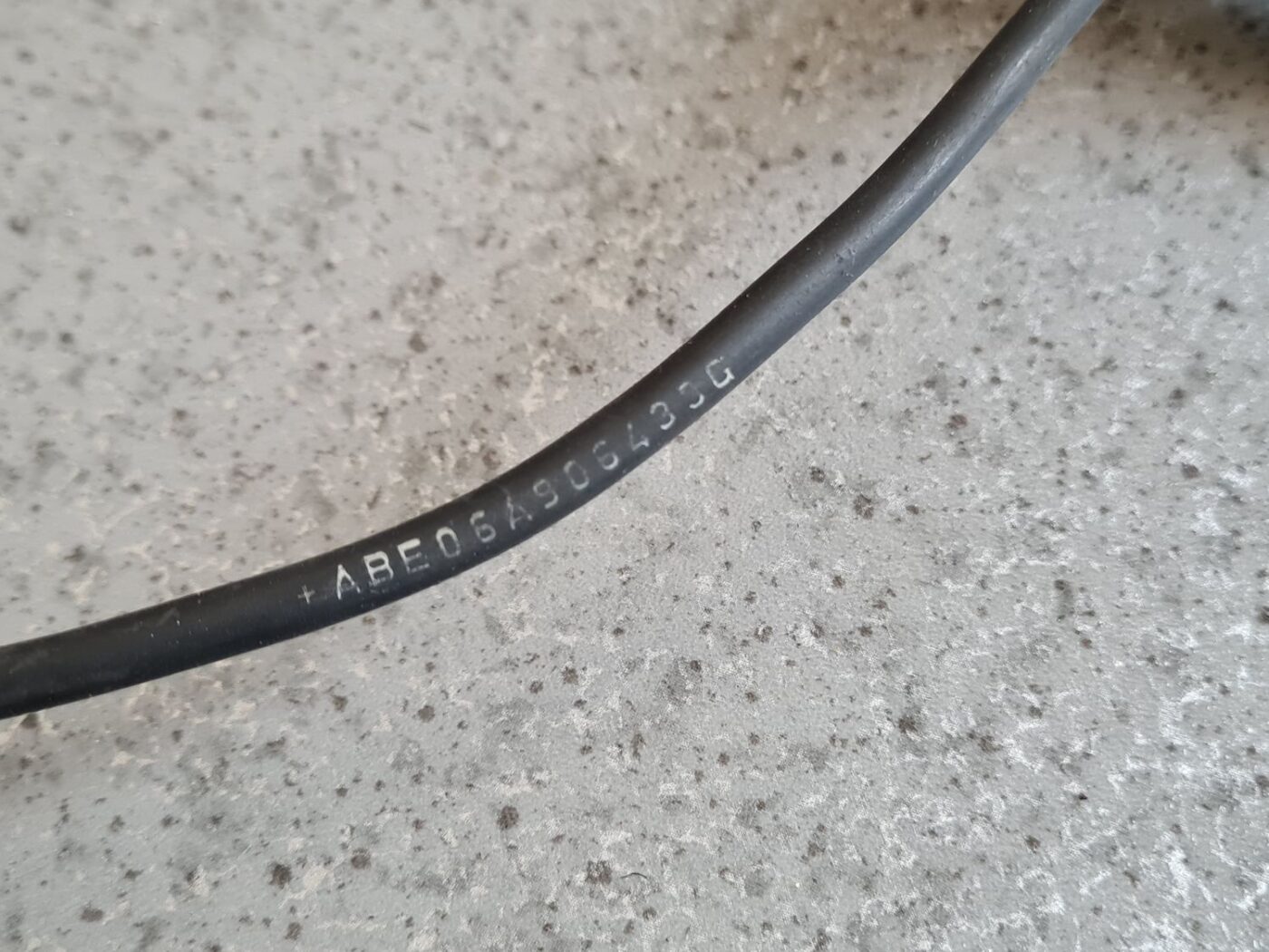 Kloķvārpstas devējs priekš VW GOLF 5 2006 6 Kloķvārpstas devējs priekš VW GOLF 5 2006