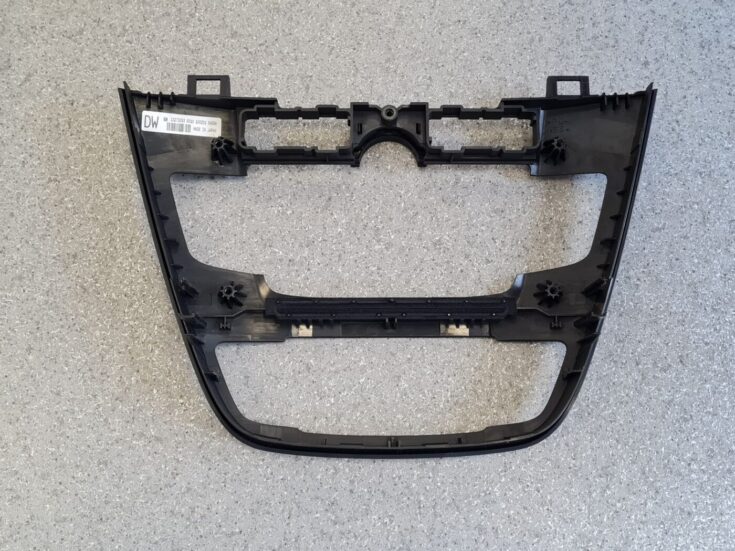 Mērinstrumentu paneļa dekoratīvais rāmis priekš OPEL INSIGNIA SPORTS TOURER 2010