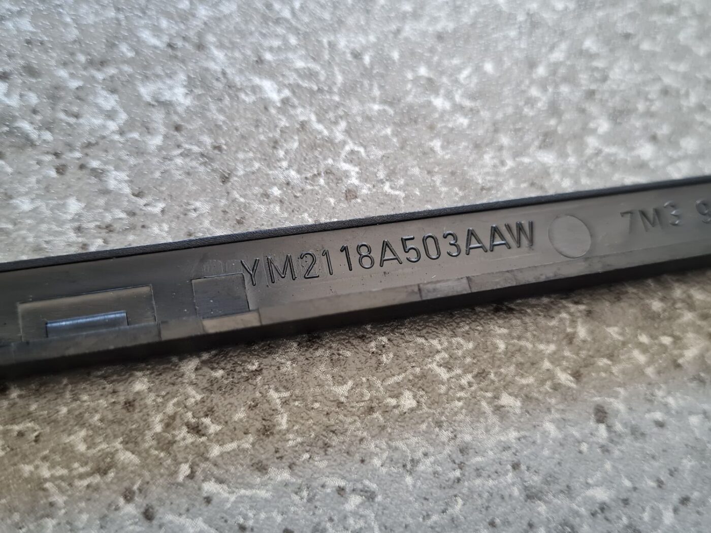 Mērinstrumentu paneļa dekoratīvais rāmis priekš FORD GALAXY 2005 4 Mērinstrumentu paneļa dekoratīvais rāmis priekš FORD GALAXY 2005