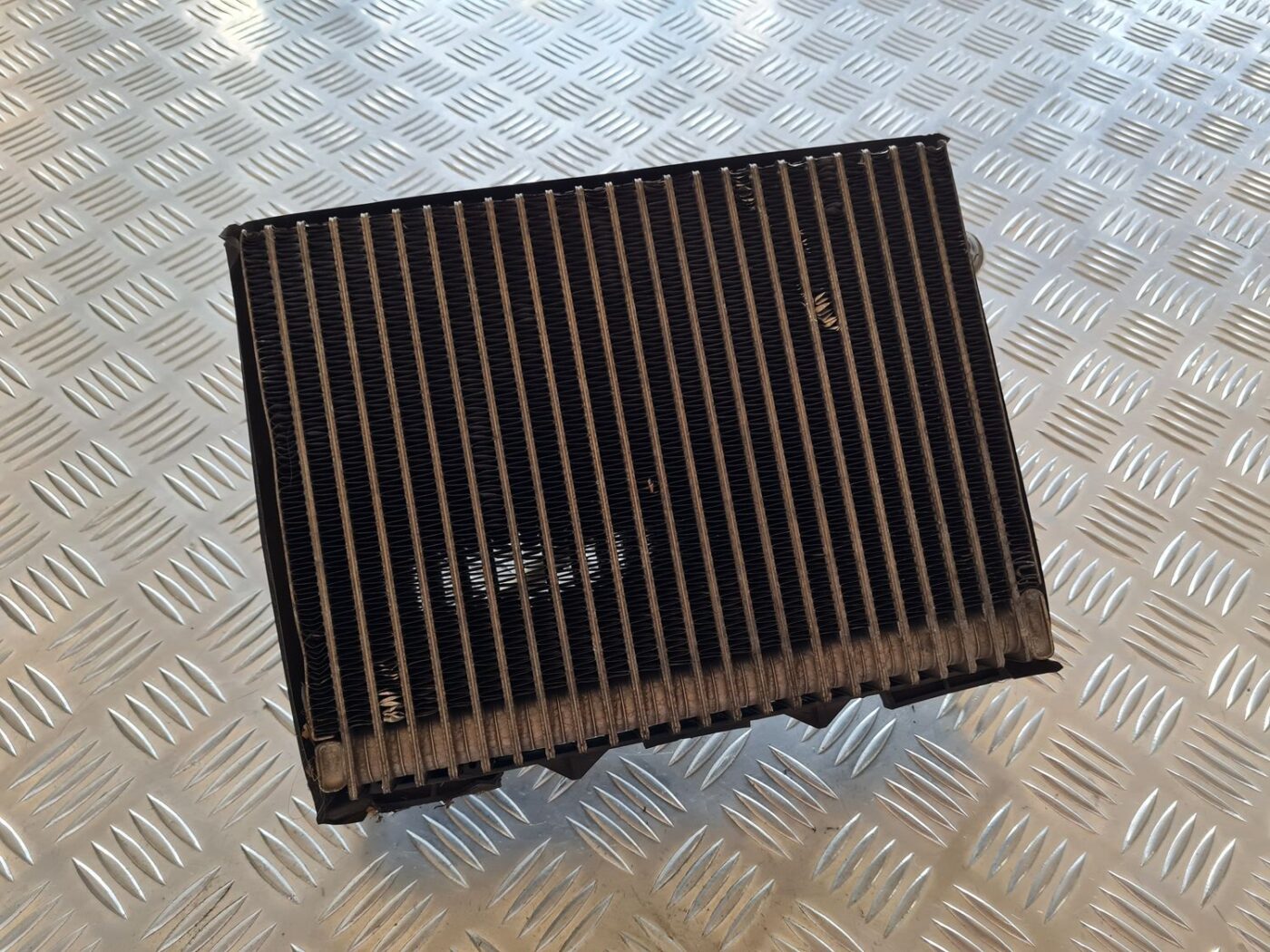 Gaisa kondicionēšanas radiators salonā priekš VW PASSAT 2004 UNIVERSAL GREY 3 Gaisa kondicionēšanas radiators salonā priekš VW PASSAT 2004 UNIVERSAL GREY