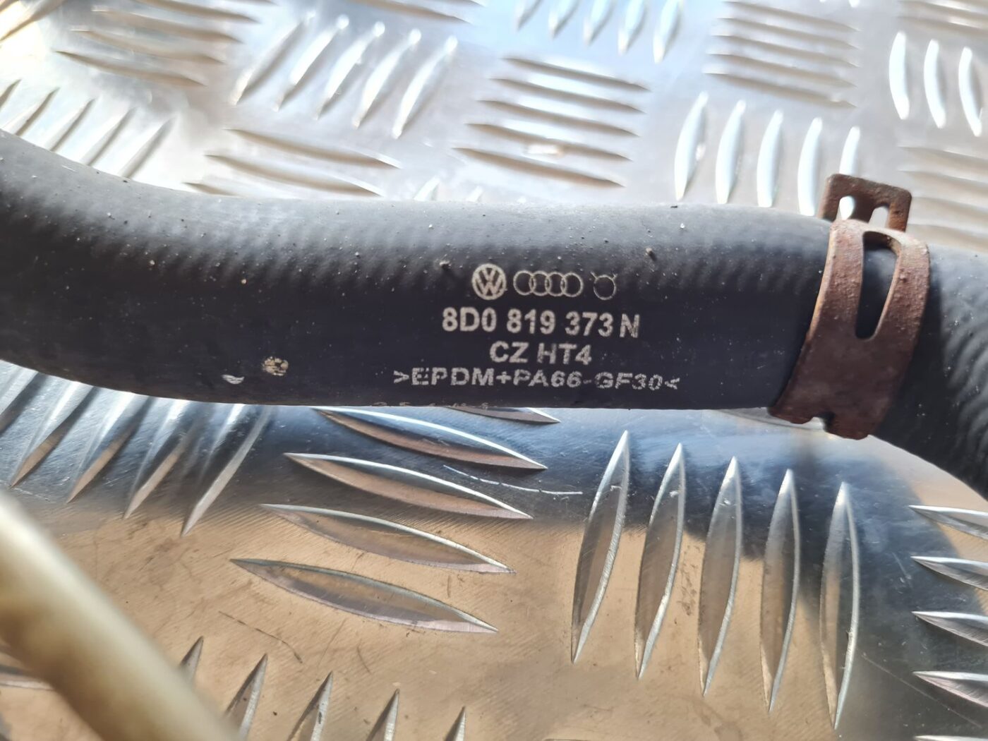 Dzesēšanas caurules priekš VW PASSAT 2004 UNIVERSAL GREY 4 Dzesēšanas caurules priekš VW PASSAT 2004 UNIVERSAL GREY