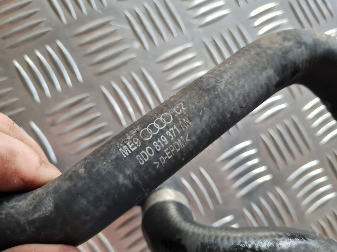 Dzesēšanas caurules priekš VW PASSAT 2004 UNIVERSAL GREY 3 Dzesēšanas caurules priekš VW PASSAT 2004 UNIVERSAL GREY