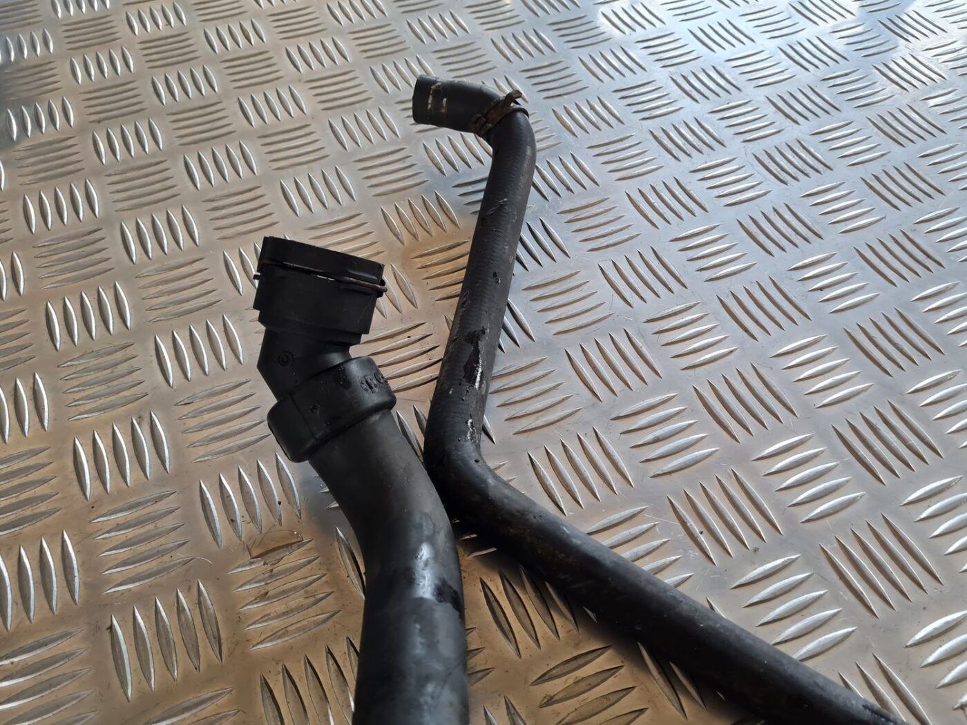 Dzesēšanas caurules priekš VW PASSAT 2004 UNIVERSAL GREY 4 Dzesēšanas caurules priekš VW PASSAT 2004 UNIVERSAL GREY