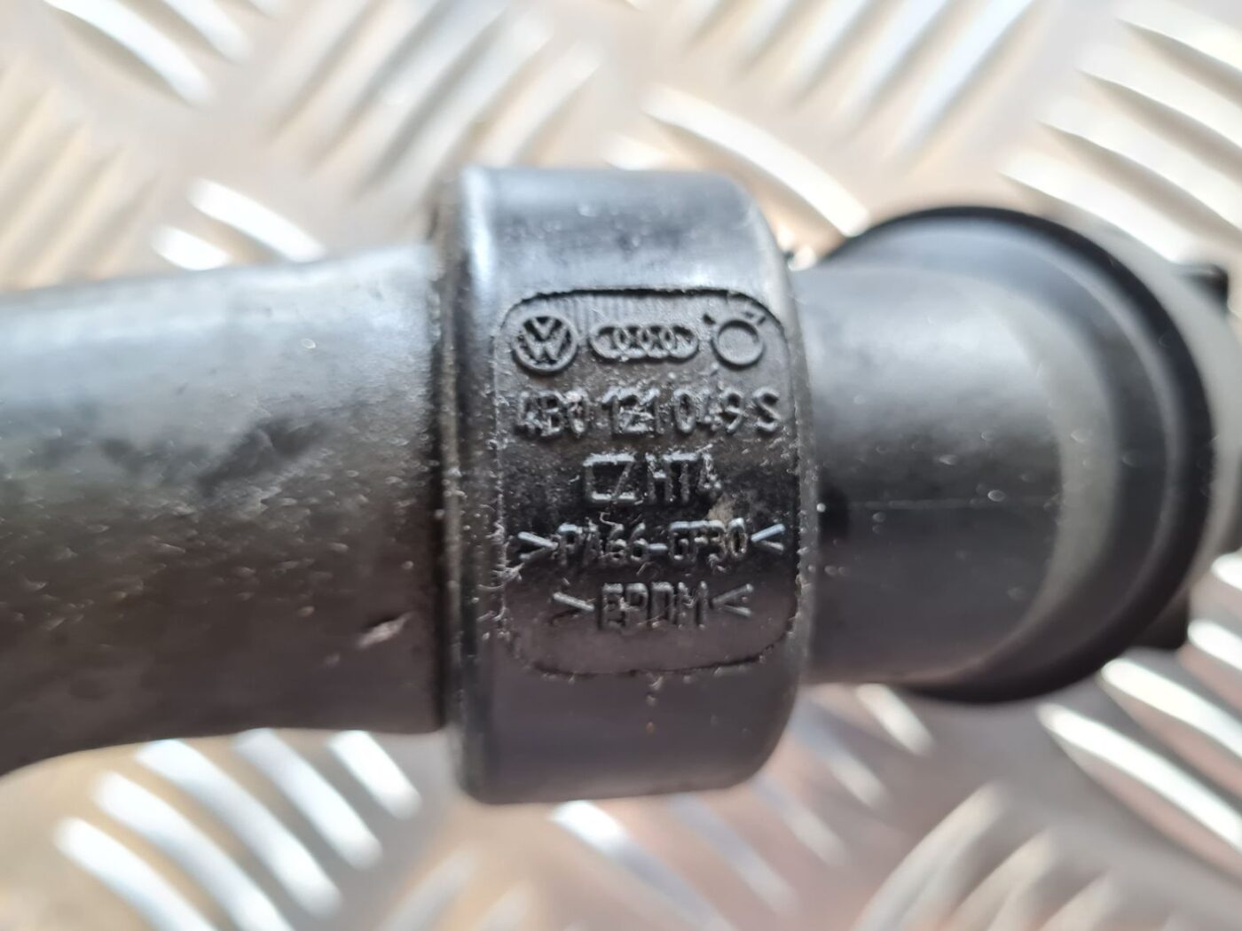 Dzesēšanas caurules priekš VW PASSAT 2004 UNIVERSAL GREY 3 Dzesēšanas caurules priekš VW PASSAT 2004 UNIVERSAL GREY