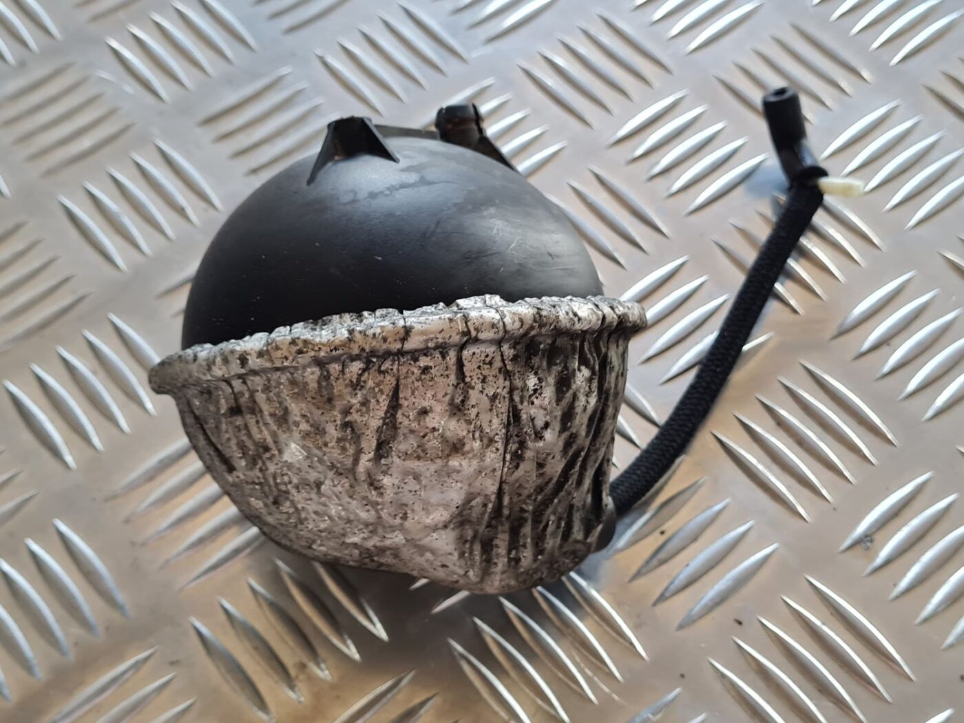 Vakuuma gaisa tilpne priekš VW PASSAT 2004 UNIVERSAL GREY 3 Vakuuma gaisa tilpne priekš VW PASSAT 2004 UNIVERSAL GREY