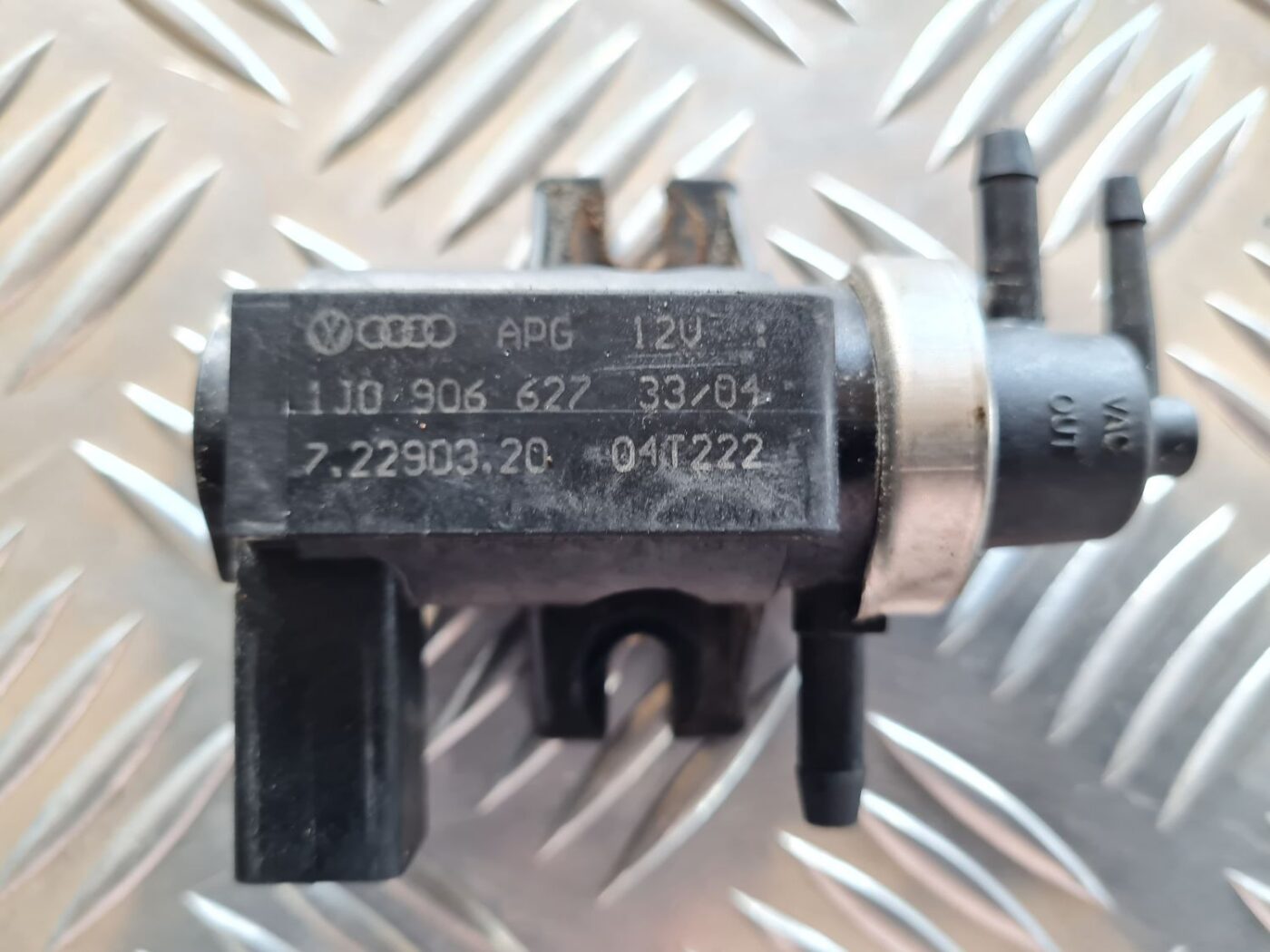 Solenoīda vakuuma vārsts priekš VW PASSAT 2004 UNIVERSAL GREY 2 Solenoīda vakuuma vārsts priekš VW PASSAT 2004 UNIVERSAL GREY