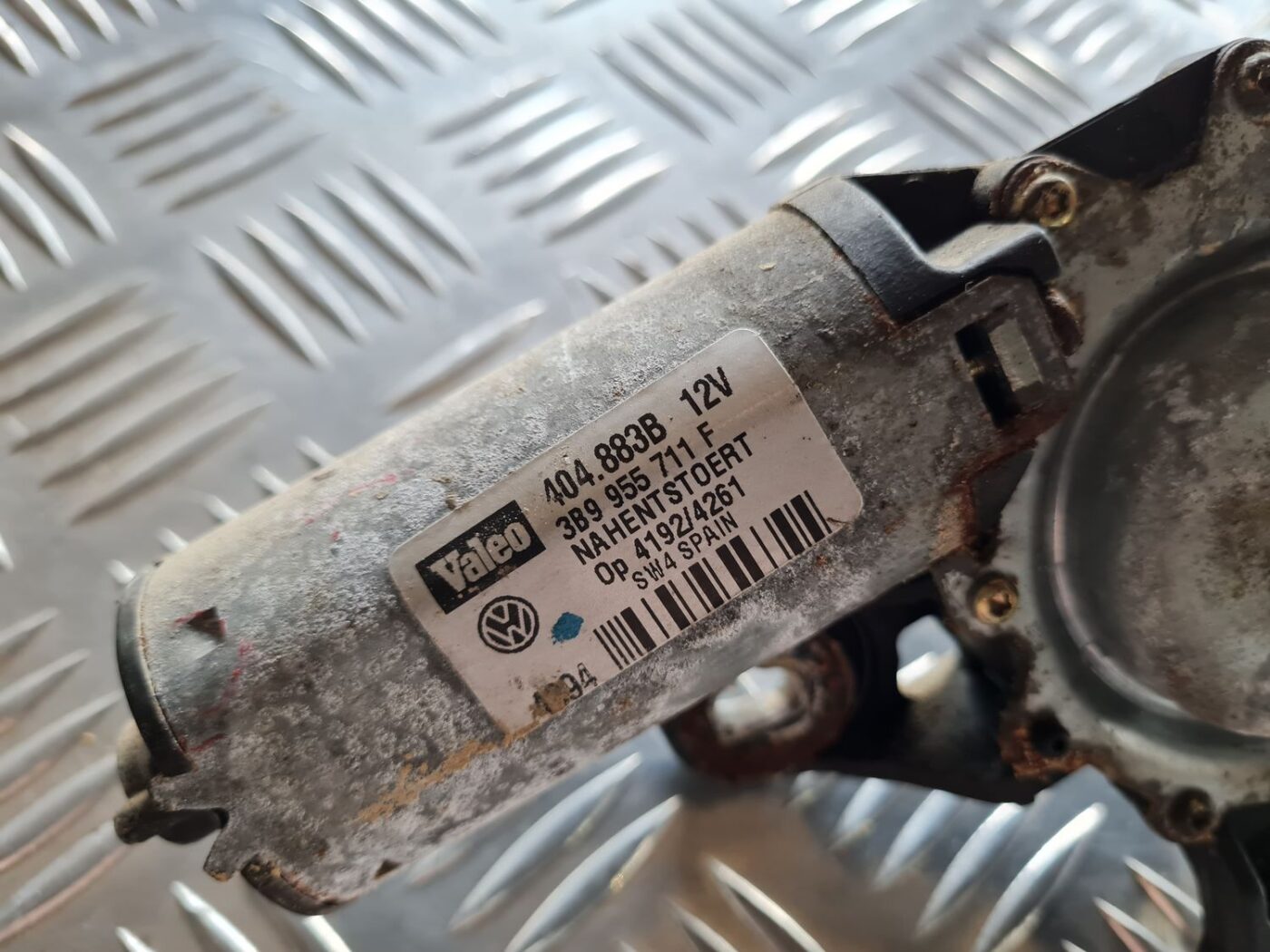 Aizmugurējā stikla tīrītāja motors priekš VW PASSAT 2004 UNIVERSAL GREY 5 Aizmugurējā stikla tīrītāja motors priekš VW PASSAT 2004 UNIVERSAL GREY