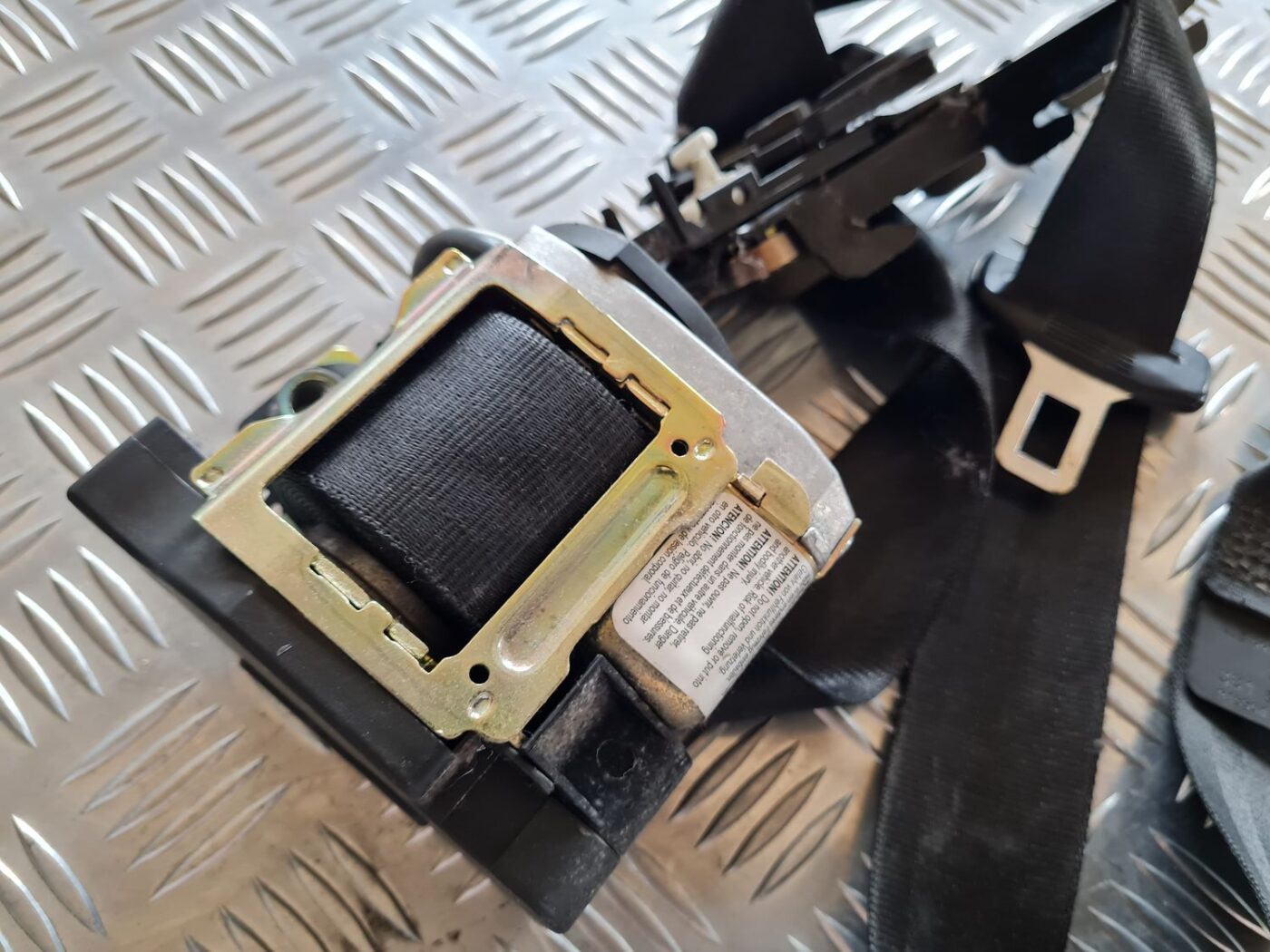 Priekšējā kreisā drošības josta priekš VW PASSAT 2004 UNIVERSAL GREY 6 Priekšējā kreisā drošības josta priekš VW PASSAT 2004 UNIVERSAL GREY