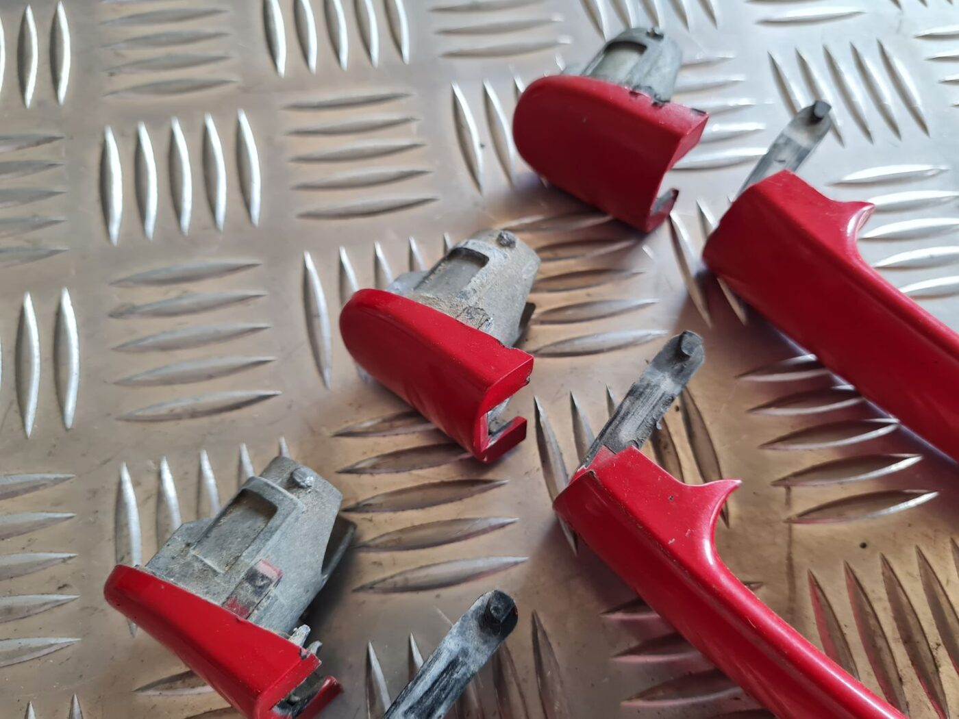 Ārējais durvju rokturis priekš VW PASSAT 2004 UNIVERSAL GREY 3 Ārējais durvju rokturis priekš VW PASSAT 2004 UNIVERSAL GREY