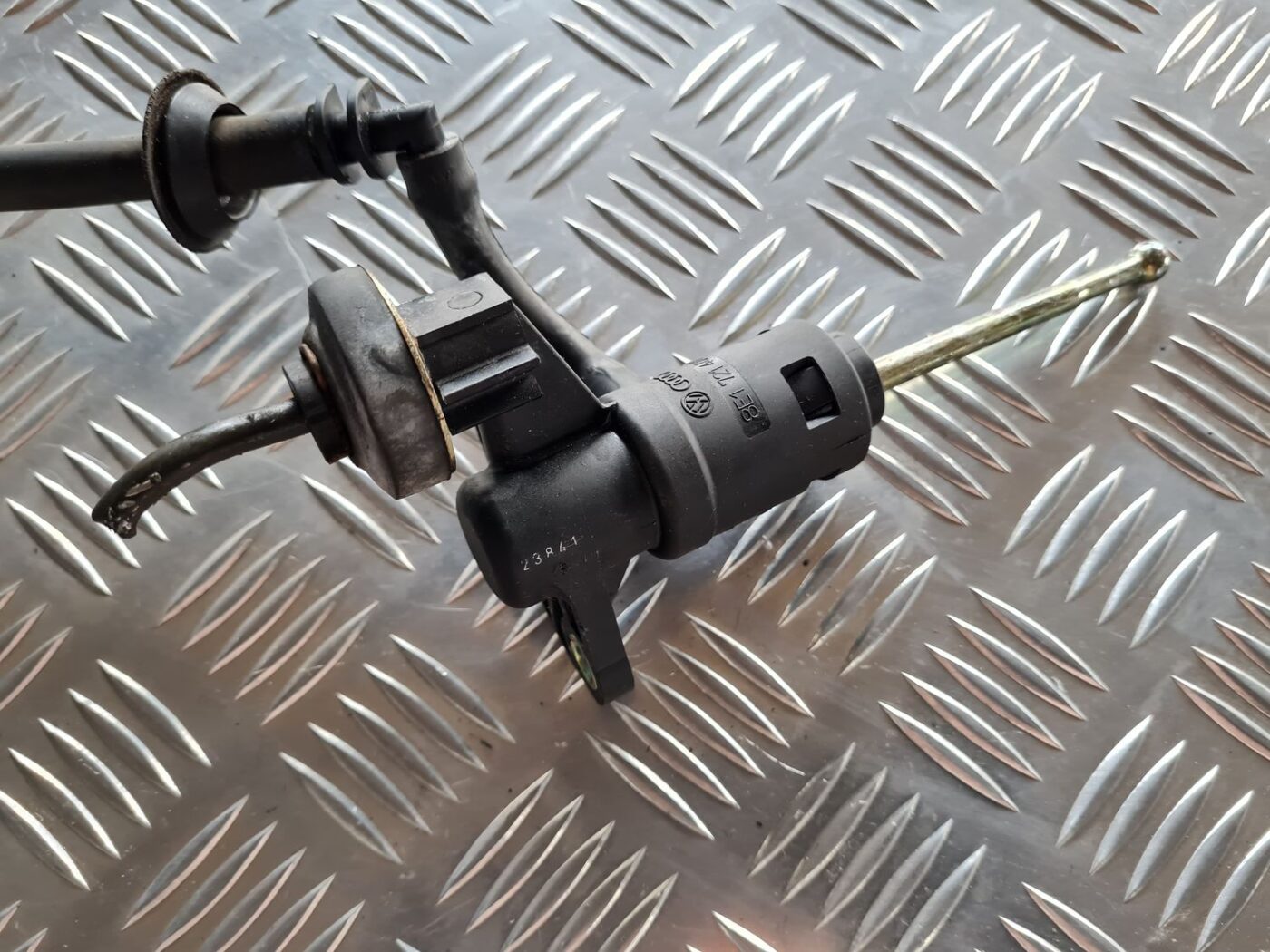 Sajūga galvenais cilindrs priekš VW PASSAT 2004 UNIVERSAL GREY 2 Sajūga galvenais cilindrs priekš VW PASSAT 2004 UNIVERSAL GREY