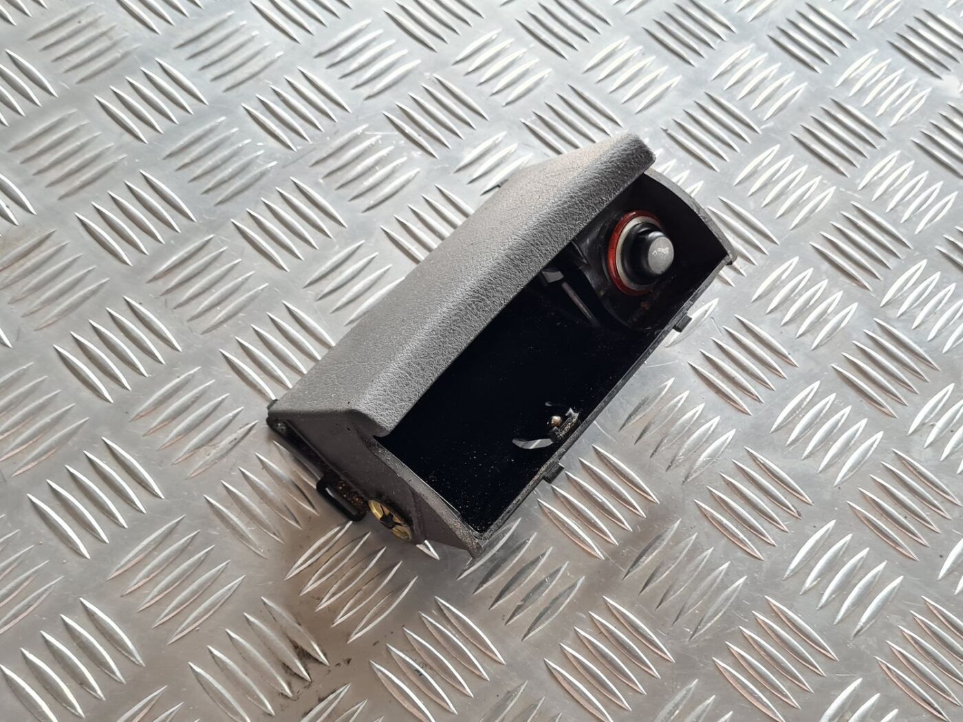 Pelnu trauks priekš VW PASSAT 2004 UNIVERSAL GREY 1 Pelnu trauks priekš VW PASSAT 2004 UNIVERSAL GREY