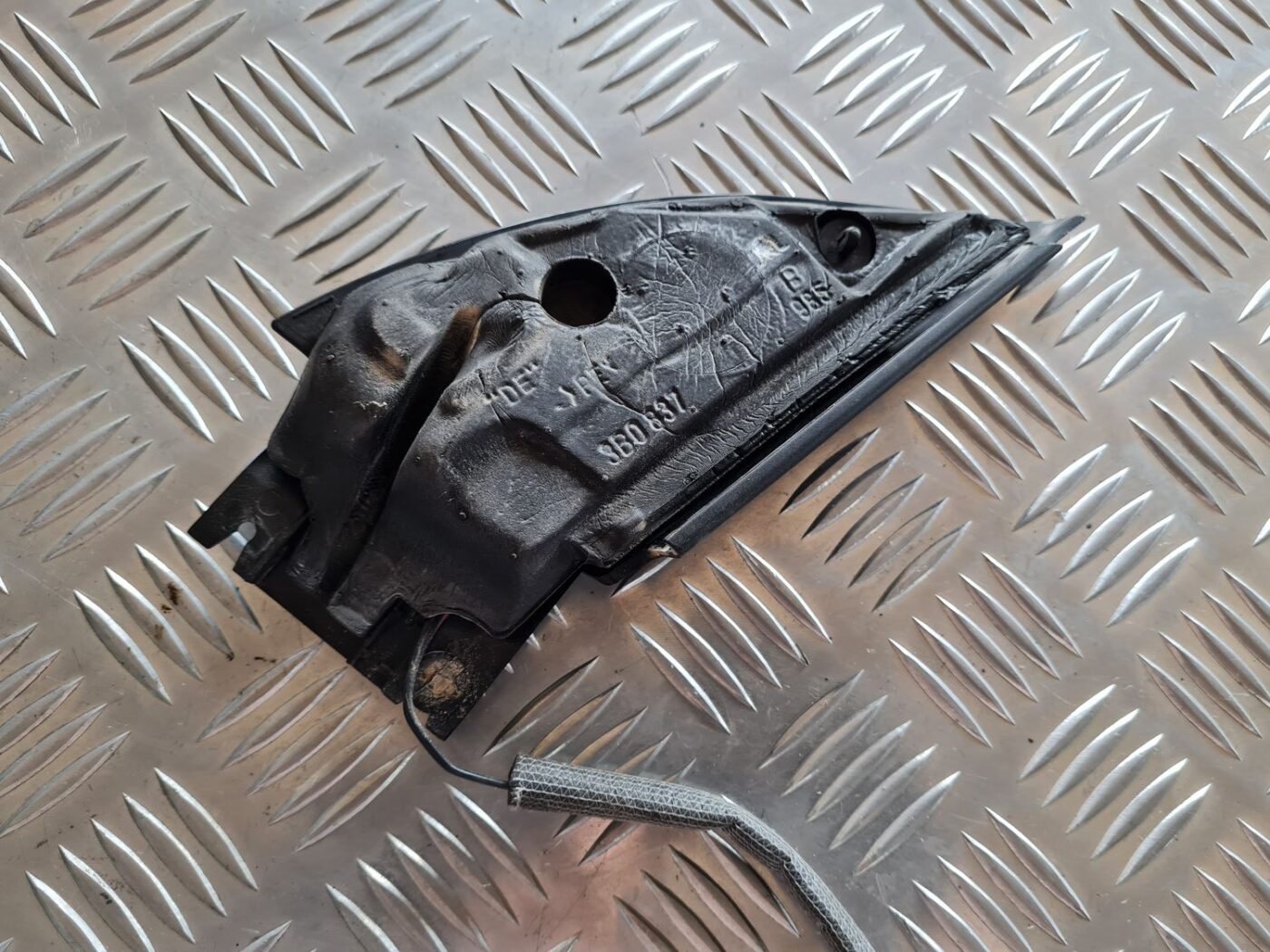 Durvju spoguļa apdares uzlika salonā (ar skaļruni) priekš VW PASSAT 2004 UNIVERSAL GREY 5 Durvju spoguļa apdares uzlika salonā (ar skaļruni) priekš VW PASSAT 2004 UNIVERSAL GREY