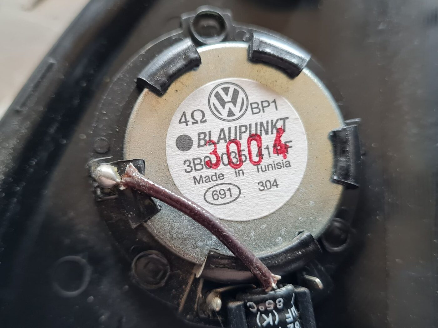 Durvju spoguļa apdares uzlika salonā (ar skaļruni) priekš VW PASSAT 2004 UNIVERSAL GREY 3 Durvju spoguļa apdares uzlika salonā (ar skaļruni) priekš VW PASSAT 2004 UNIVERSAL GREY