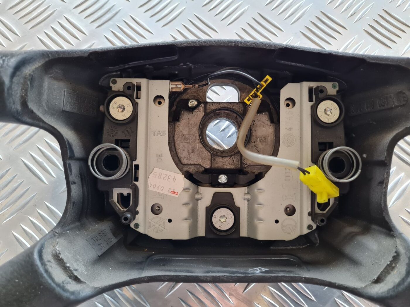 Stūre priekš VW PASSAT 2004 UNIVERSAL GREY 2 Stūre priekš VW PASSAT 2004 UNIVERSAL GREY