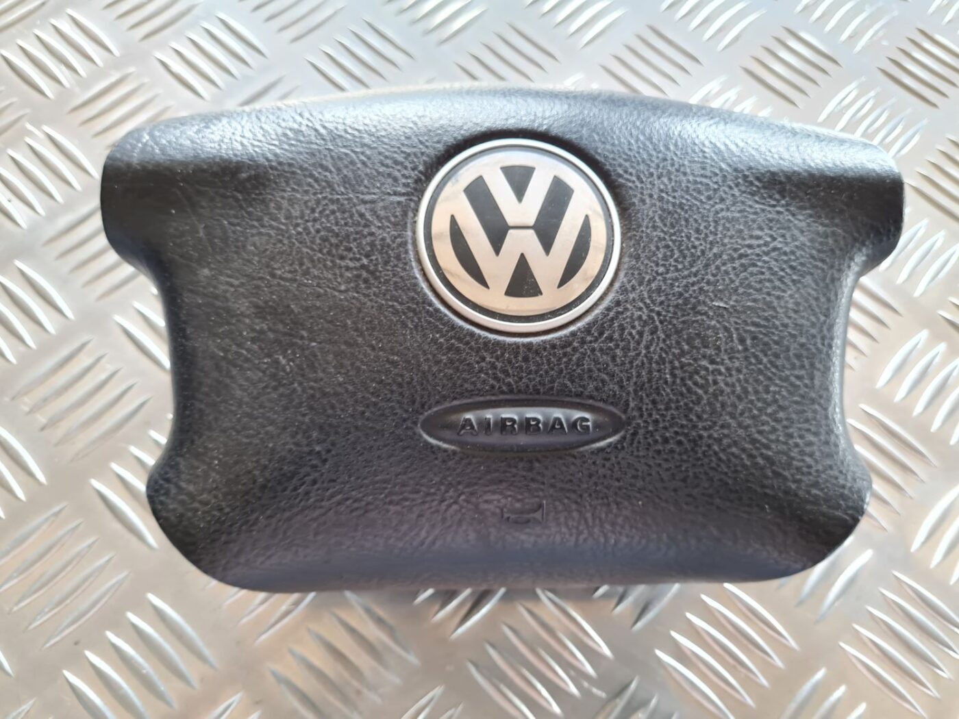 Stūres drošības spilvens priekš VW PASSAT 2004 UNIVERSAL GREY 2 Stūres drošības spilvens priekš VW PASSAT 2004 UNIVERSAL GREY