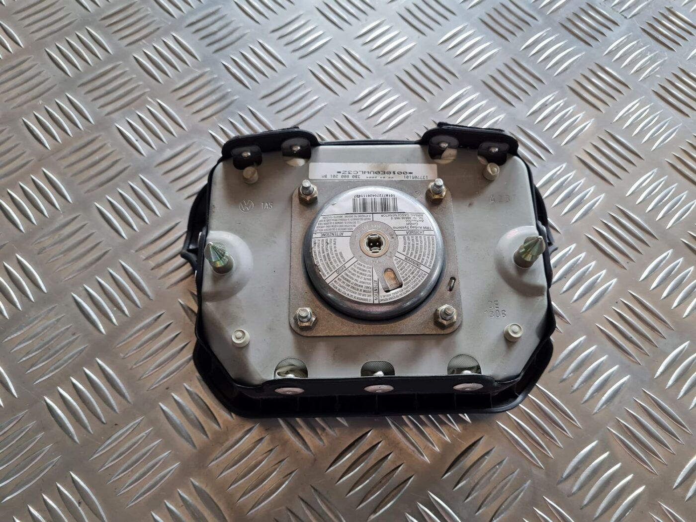 Stūres drošības spilvens priekš VW PASSAT 2004 UNIVERSAL GREY 4 Stūres drošības spilvens priekš VW PASSAT 2004 UNIVERSAL GREY