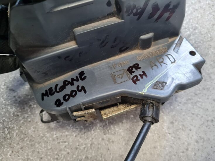 Aizmugurējo labo durvju slēdzene priekš RENAULT MEGANE 2004