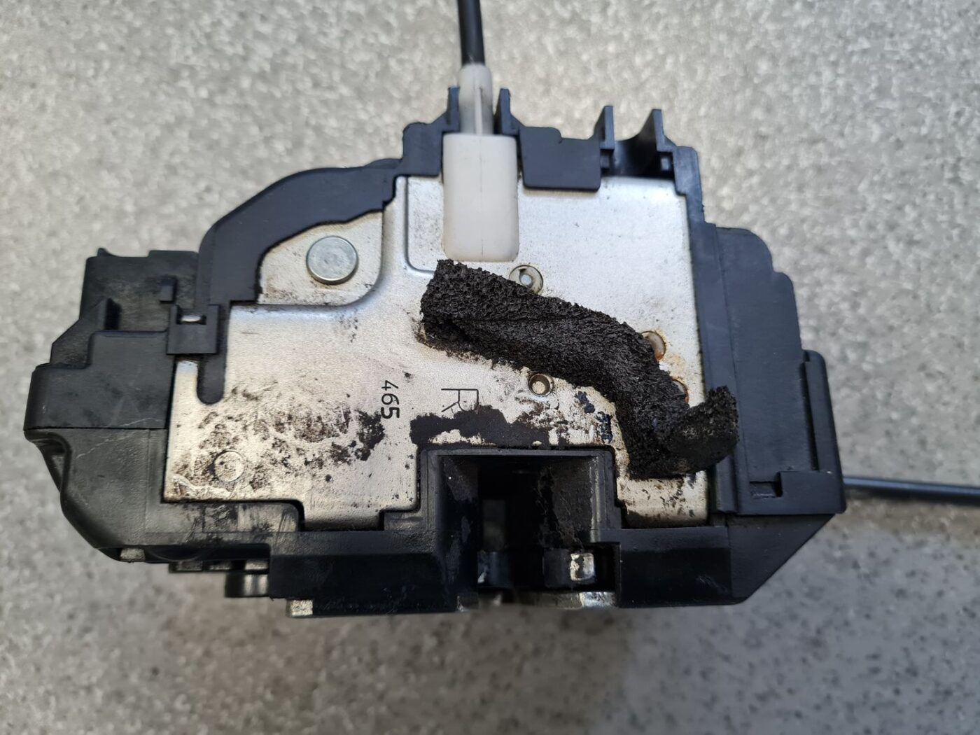 Priekšējo labo durvju slēdzene priekš NISSAN PATHFINDER 2006 8 Priekšējo labo durvju slēdzene priekš NISSAN PATHFINDER 2006