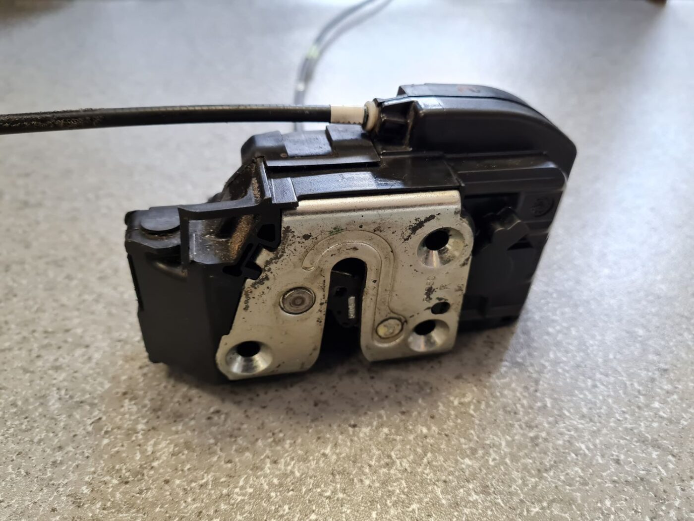 Priekšējo labo durvju slēdzene priekš NISSAN PATHFINDER 2006 6 Priekšējo labo durvju slēdzene priekš NISSAN PATHFINDER 2006