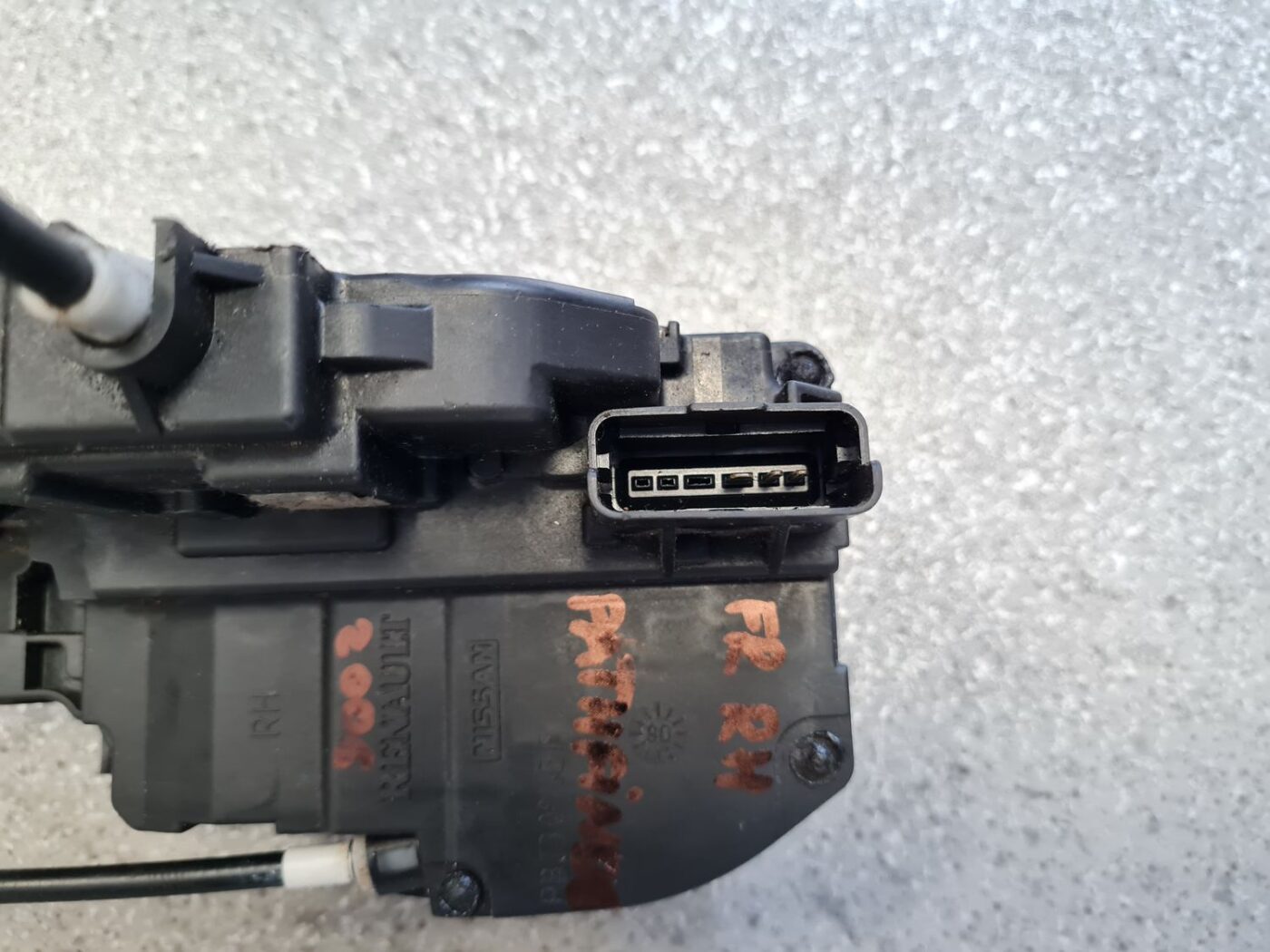 Priekšējo labo durvju slēdzene priekš NISSAN PATHFINDER 2006 4 Priekšējo labo durvju slēdzene priekš NISSAN PATHFINDER 2006